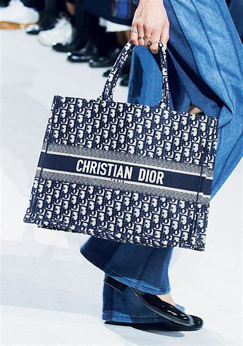 cabas dior pas cher|sac caba femme Dior.